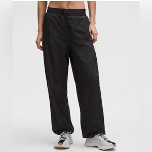 Lululemon License to Train mid rise light weight joggers size 4 new!